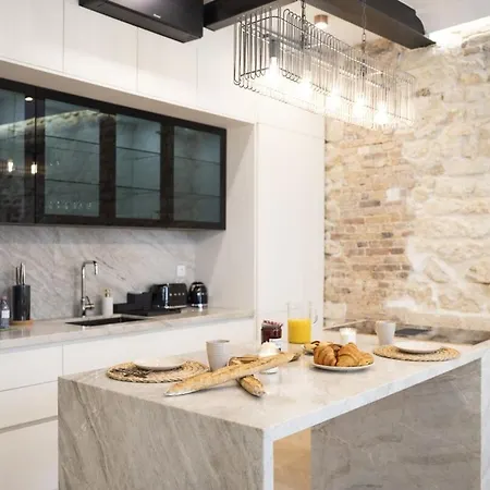 Kaza Bella - Marais Modern Flat With Small Pool Apartament
