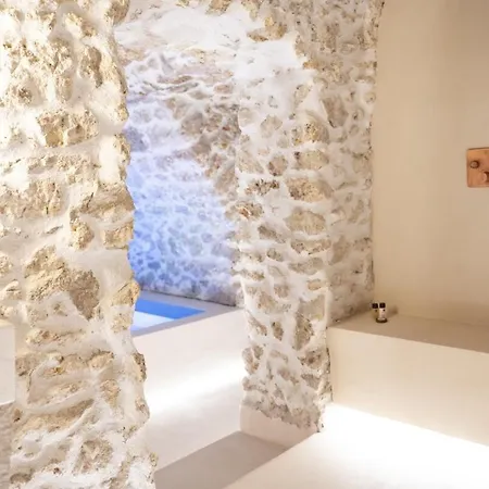 Kaza Bella - Marais Modern Flat With Small Pool
