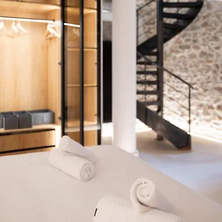 Kaza Bella - Marais Modern Flat With Small Pool Parigi